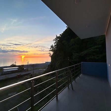 Guest House 99 Batumi Exterior foto