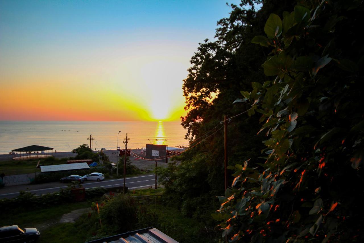 Guest House 99 Batumi Exterior foto