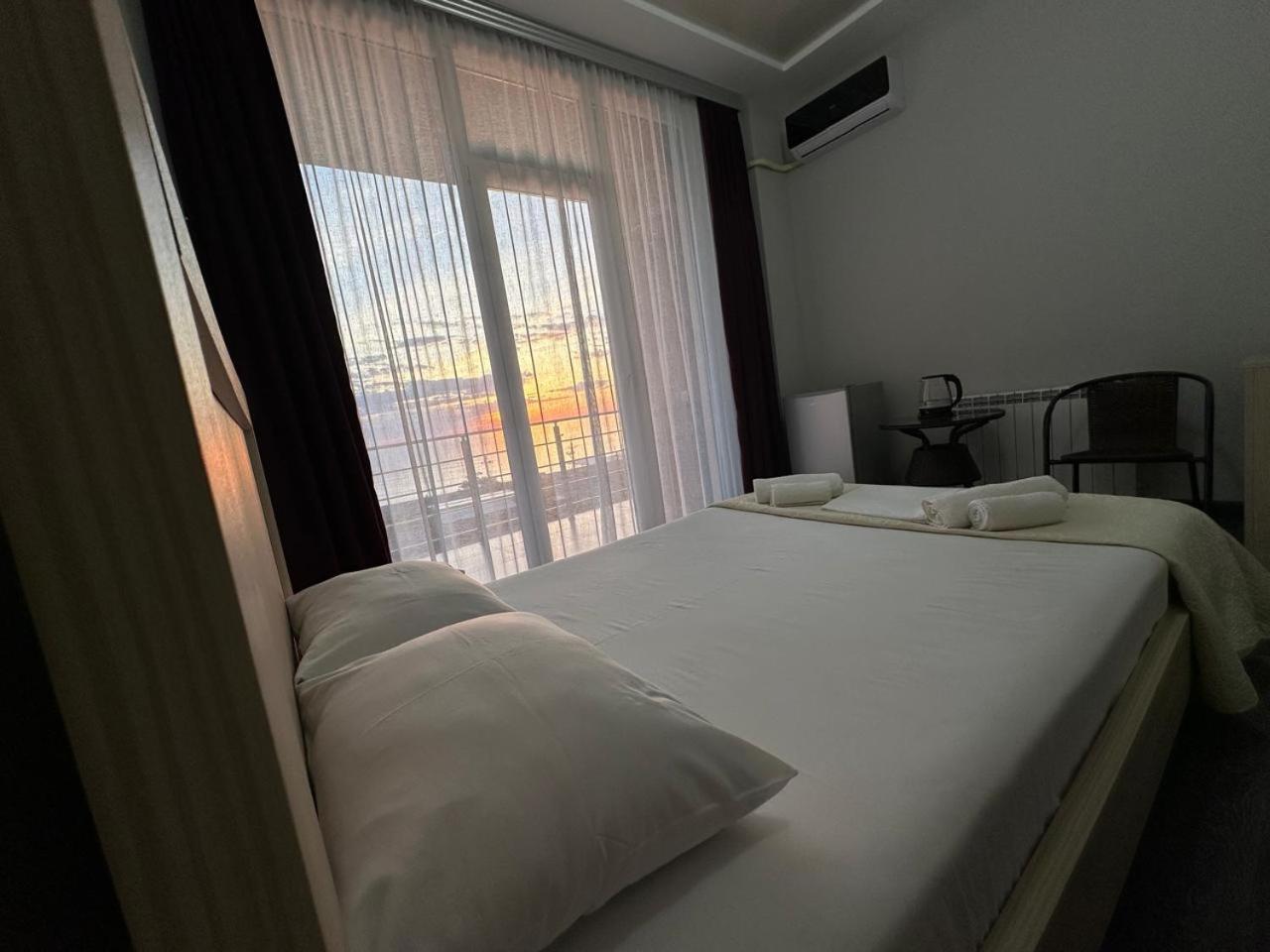 Guest House 99 Batumi Exterior foto